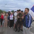 Protest u Lazarevcu zbog cisterni pored Ibarske magistrale: Građani zabrinuti da iz jedne curi opasna supstanca