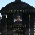 Godinu dana od smrti Saše Popovića: Bolne reči porodice, promenjen spomenik: "Bez tvog glasa, smeha i snage, nedostaješ"