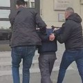 Uhapšen mladić u Rumi: Dva puta opljačkao istu prodavnicu, policija kod njega pronašla ilegalne tablete