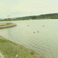 Sezona kupanja na jezeru u Šumaricama počela 24.jula. Pojedini posetioci se žale na neuređenost i manjak sadržaja