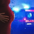 Izbodena trudnica u Mladenovcu! Muškarac nasrnuo na nju nožem, pa pobegao