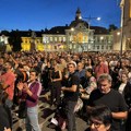 FOTO, VIDEO: Zrenjanin ih je večeras dočekao ovacijama – studenti biciklisti doneli Ustav Srbije