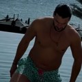 (Foto) Dara Bubamara uživa na Kipru Snimala mlađeg dečka, pa kameru okrenula prema sebi: Pokazala novu figuru u roze bikiniju…