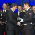 "Policija garant bezbednosti, uvek uz svoj narod" Ministar Bratislav Gašić na svečanoj akademiji pripadnicima MUP-a uručio…