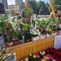 Na Gradskom trgu u Leskovcu održan Sajam meda i cveća