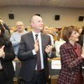 Gradonačelnik novog sada Milan Đurić nakon sednice go SNS: Nema predaje i nema povlačenja idemo po pobedu 2. juna (foto)