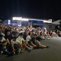 Pogledajte kako su građani Užica sedeli ispred kordona, a Žandarmerija krenula da razbija blokadu VIDEO