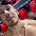 (Foto): Skinuo se Nikola Rokvić i pokazao koliko se napucao: Telo celo u mišićima, a ženama su pale vilice - Ovakvog ga retko…