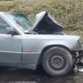 Automobil zgužvan: Direktan sudar kamiona i putničkog vozila kod Raške: Na licu mesta policija (video)