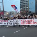 Protest podrške otpuštenoj sekretarki Medicinskog fakulteta: Studenti krenuli ka Palati pravde (video)