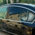 Dečaci od 11 godina trotinetom udarili u automobil. Kretali su se oko 40 km/h, u teškom stanju prevezeni u Urgentni centar.