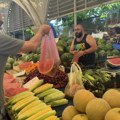 Žega oterala i kupce: Zbog visokih temperatura na pijaci "Zeleni venac" manje prometno nego inače