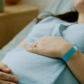 Kako vrućine utiču na trudnice i porodilje: Ginekolog savetuje šta je najvažnije tokom toplotnog talasa