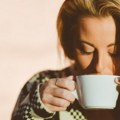 Kafa nije uvek spas za glavobolju: Jedna navika može da izazove migrenski napad