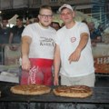 Ognjen i Stefan napravili pljeskavicu iz ruke od po šest kilograma ali pukle (FOTO)