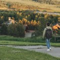 Lazar iz Jakovića u Crnoj Gori raznežio region: Dok su se njegovi vršnjaci igrali kockicama, on je držao kosu