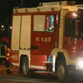 Požar na Savskom vencu: Goreli automobil i garaža, vatrogasci spasili jednu osobu iz stana