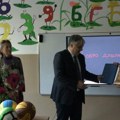 Telekom donirao 10 pametnih tabli osnovnim školama na Kosovu! Lučić: Ova tabla je način da se deca još bolje digitalno…