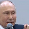 Putin govorio o svom ocu "Sećam se kad je bio na merdevinama, tačno u šest ujutru..." (video)