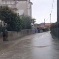 Ulice poplavljene, automobili u garažama ostali u vodi: Stravično nevreme pogodilo Hrvatsku, jak olujni vetar nosio sve pred…