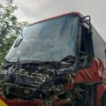 Stravične slike autobusa nakon sudara kod Mladenovca! Miloš se vraćao sa aerodroma, rođaci van sebe! Oglasilo se i…