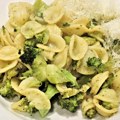 Brz i preukusan ručak Gotov za samo 20 minuta; Probajte kremastu pastu s piletinom i brokolijem