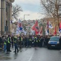 VALJEVSKI SREDNJOŠKOLCI KRENULI NA PROTESTNI MARŠ PUT BEOGRADA – “KORAČAMO KA PRAVDI, ISTINI I DOSTOJANSTVU!”