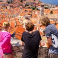 Bračni par u Dubrovniku naplaćuje pogled – i turisti ga obožavaju! Planiraju da "razrade" posao