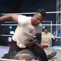 Ušao nepozvan u ring, pesničio rvača i umalo ga ubio: Sin UFC legene napravio haos na američkom rvanju