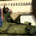 SRCE: Vučić nije uspeo da odvoji Vojsku od naroda