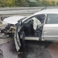 Automobil uništen, delovi svuda po putu: Užasan prizor na auto-putu u blizini Ljiga (Foto)