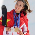 Kraljica Zimskih olimpijskih igara krunisana zlatom: Lepotica i najbogatija sportistkinja ZOI ušla u istoriju!