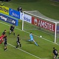 Au, čoveče, pa kako?! Da li je ovo najgori promašaj u istoriji fudbala?! Totalna neverica na stadionu...