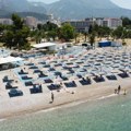 Ležaljke i suncobrani na crnogorskom primorju besplatni posle 17 sati - ali samo za Crnogorce