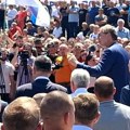 Vučić s građanima kod Petrove crkve u Novom Pazaru