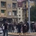 Policija sprečava huligane da napadnu učesnike Prajd karavana u Loznici (video)