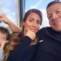 (Foto) Jelena posle operacije podelila sliku sa sinom: Ne skidaju osmeh, obratila se Slobi: "Nije gotovo, tek je počelo"