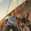 Oven Vilson i Travis Skot u adrenalinskoj komediji „Samo jako“ (VIDEO)