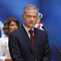Stefanović (SSP): Vučićev govor u praznoj sali potvrdio nastavak politike Miloševića i Šešelja