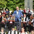 Ministar Vučević otvorio manifestaciju u Topoli: Opet nas je Karađorđe sabrao (foto)