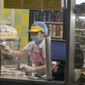 Lopovi ušli u pekaru i izneli gajbe peciva Pogledajte kako su drski pljačkaši ojadili radnicu usred noći (video)