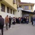 Protest zdravstvenih radnika u Gračanici zbog zabrane upotrebe dinara