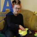 Najneobičniji šegrt u Srbiji: Mačak Milisav pomaže Borislavi iz Čačka da isplete vaskršnje korpice, po potrebi ili mrsi…