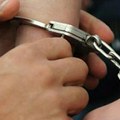 Hapšenje: Došao po vozačku, a bio na poternici - Polomio vrata u PU Kragujevac, povredio policajca i sebe
