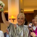 Olivera Kovačevič uhvatila bidermajer na svadbi Dragane Kosjerine: Voditeljka ponosno pokazala buket, a stajling čista…
