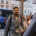Fešta u Augzburgu: Reprezentativci Srbije uz ovacije navijača stigli u hotel