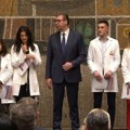 Uživo Vučić sa najboljim diplomcima medicinskog fakulteta i srednjih stručnih škola Dodeljuju im se ugovori o radu