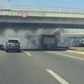 (Video) Haos na novom Beogradu: Kamion se zapalio kod Arene, stvaraju se gužve ka aerodromu