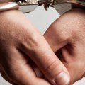 Kad su videli policiju pobegli čamcem: Za sobom ostavili cisternu sa 5.500 litara naftnih derivata