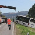 (FOTO) Sudar automobila i autobusa na putu ka Kragujevcu: Poginuo vozač auta, dvoje povređeno